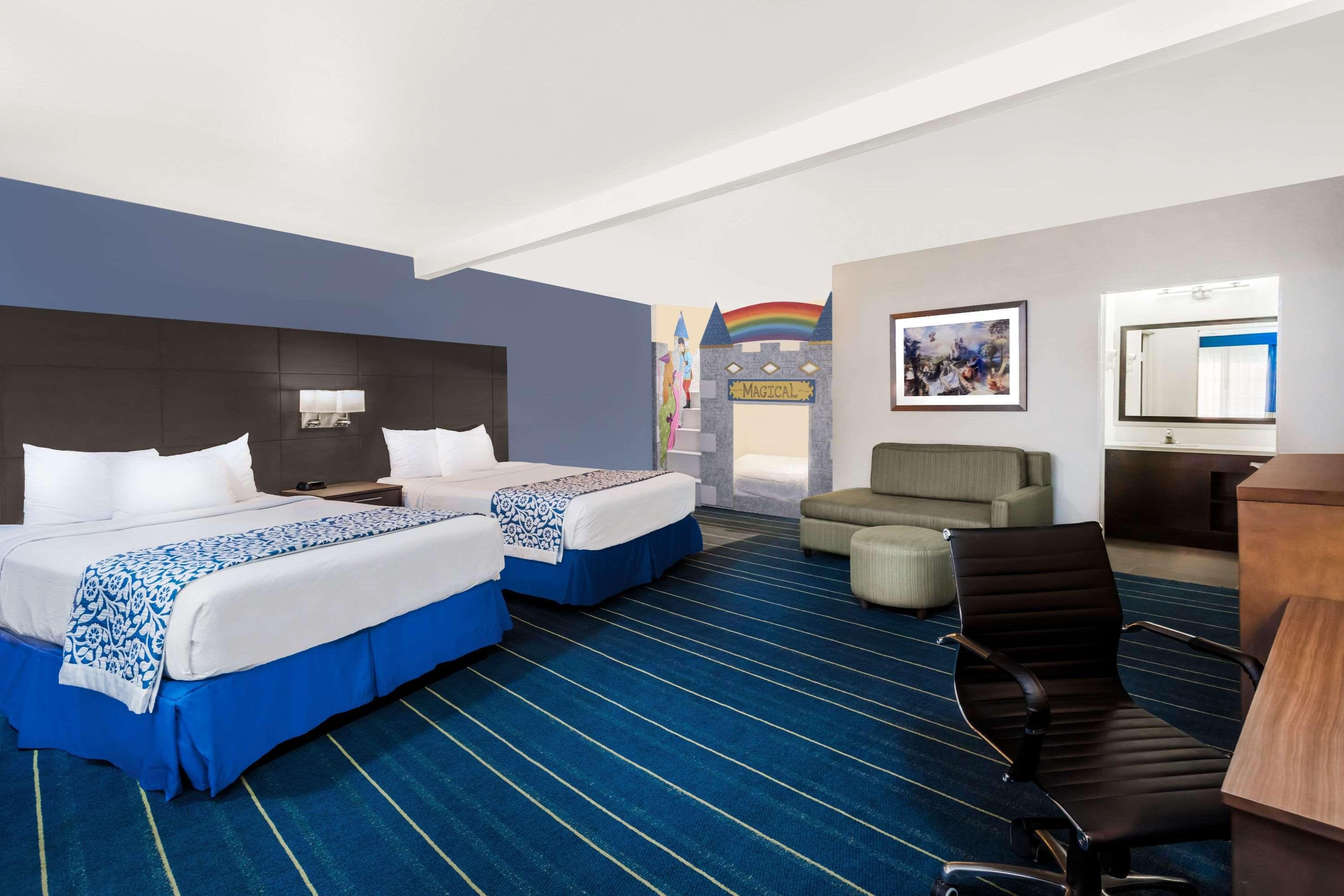 Days Inn & Suites By Wyndham Anaheim At Disneyland Park Dış mekan fotoğraf