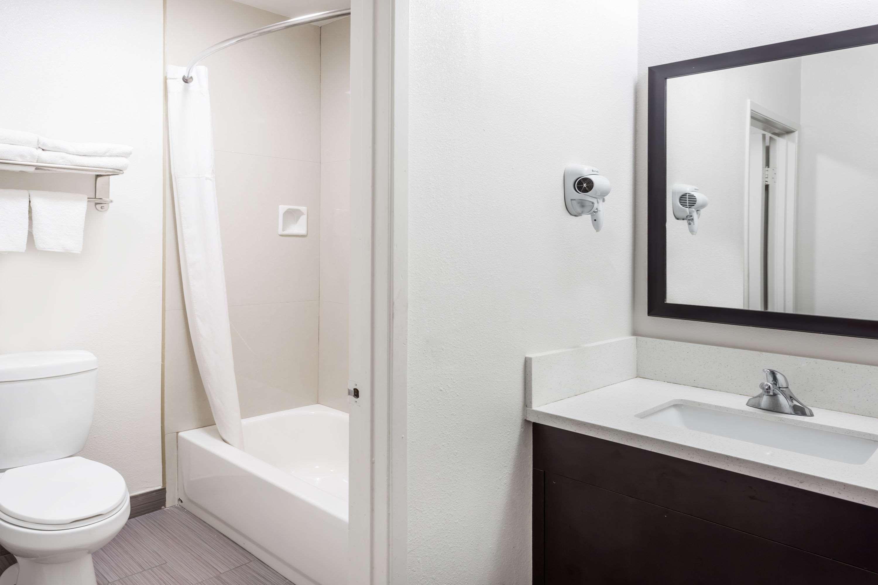 Days Inn & Suites By Wyndham Anaheim At Disneyland Park Dış mekan fotoğraf