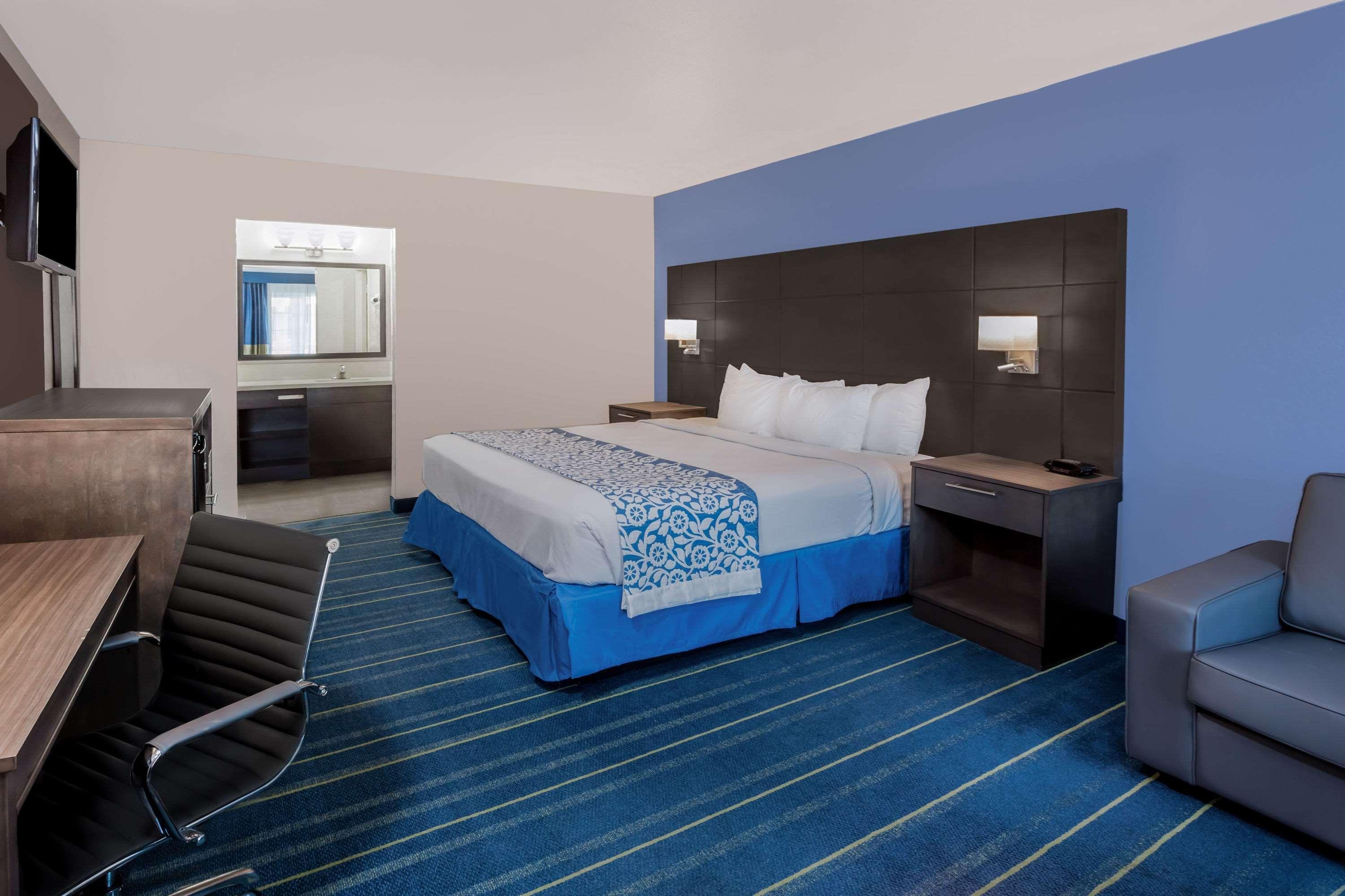 Days Inn & Suites By Wyndham Anaheim At Disneyland Park Dış mekan fotoğraf