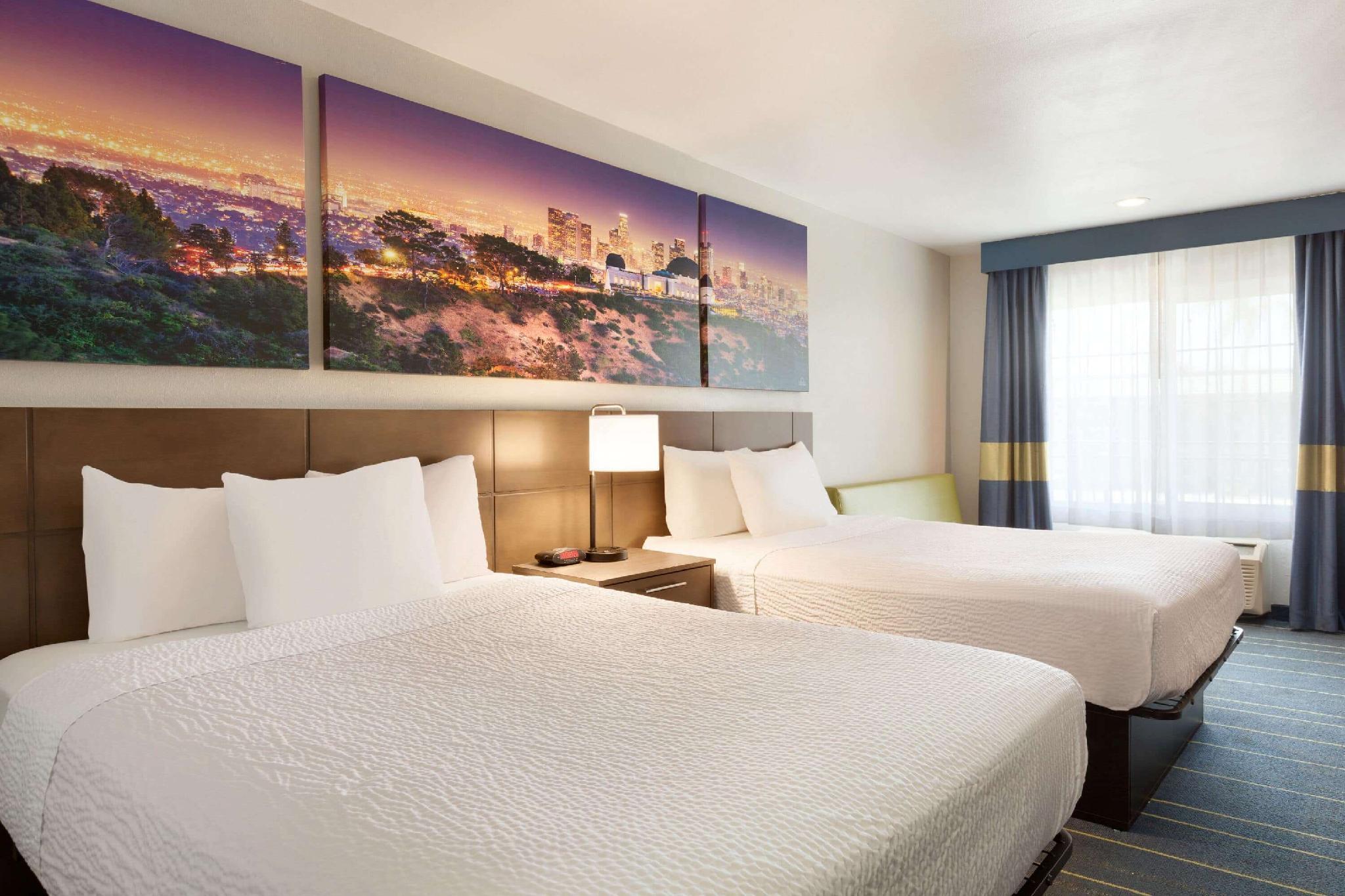 Days Inn & Suites By Wyndham Anaheim At Disneyland Park Dış mekan fotoğraf