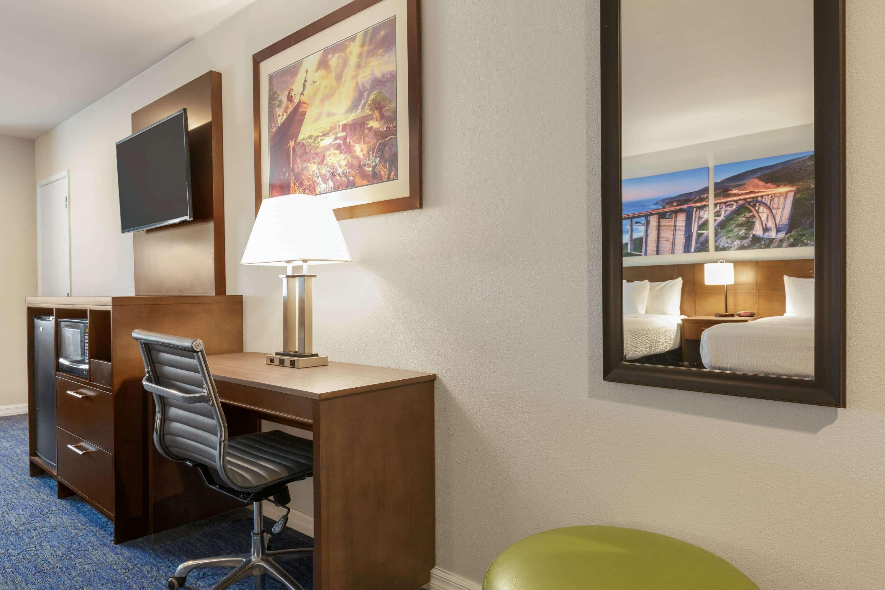 Days Inn & Suites By Wyndham Anaheim At Disneyland Park Dış mekan fotoğraf