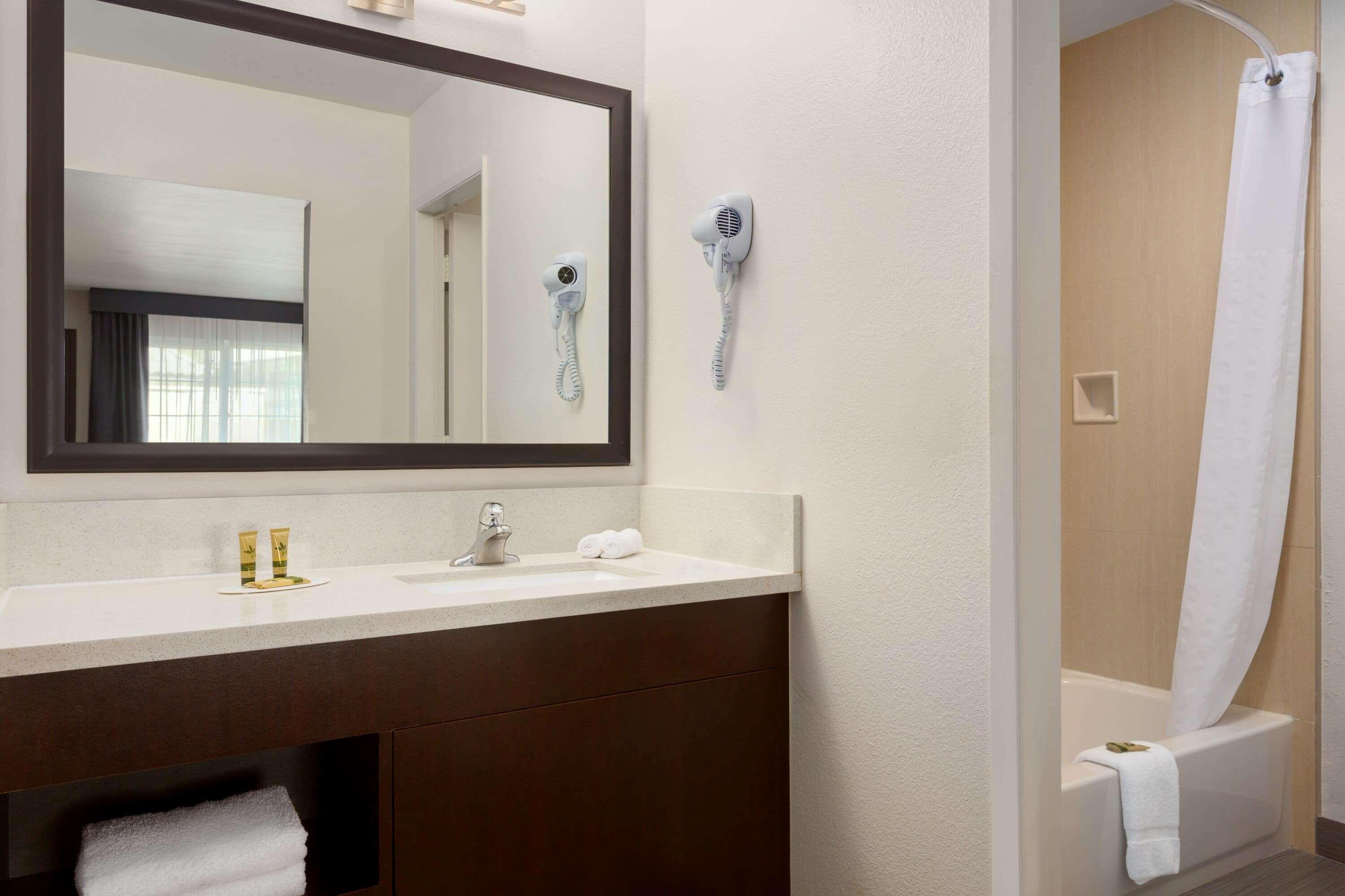 Days Inn & Suites By Wyndham Anaheim At Disneyland Park Dış mekan fotoğraf
